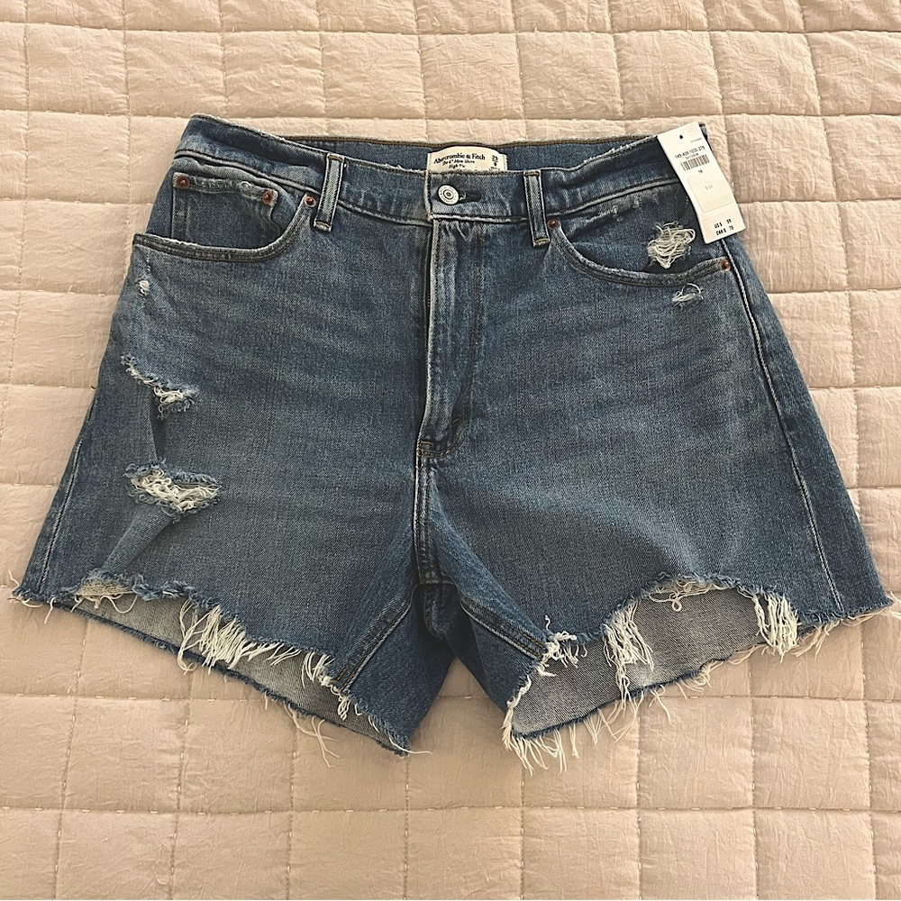 Abercrombie 4 inch Mom Short - Curve Love